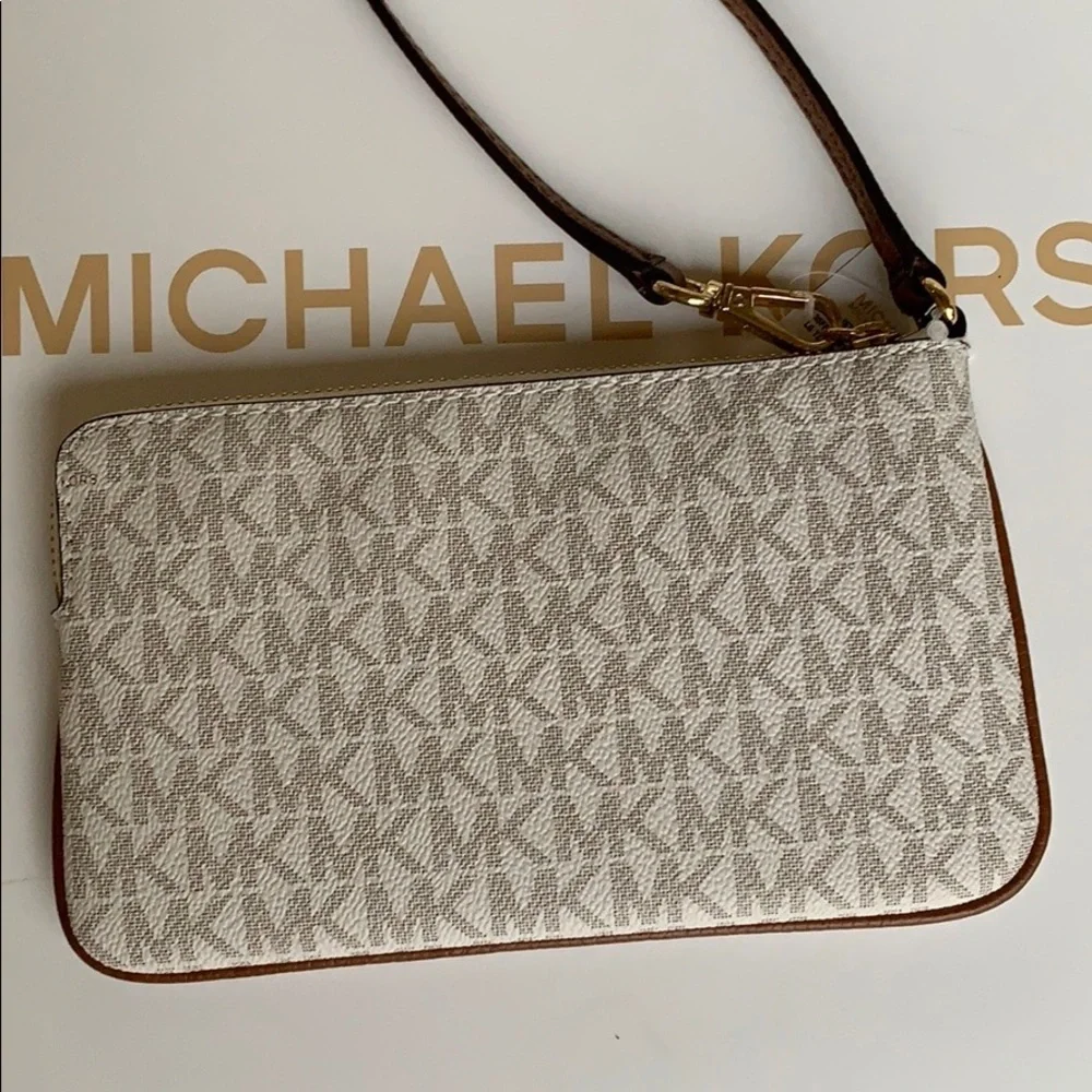 Michael Kors Jet Set Travel Lg Top Zip Wristlet